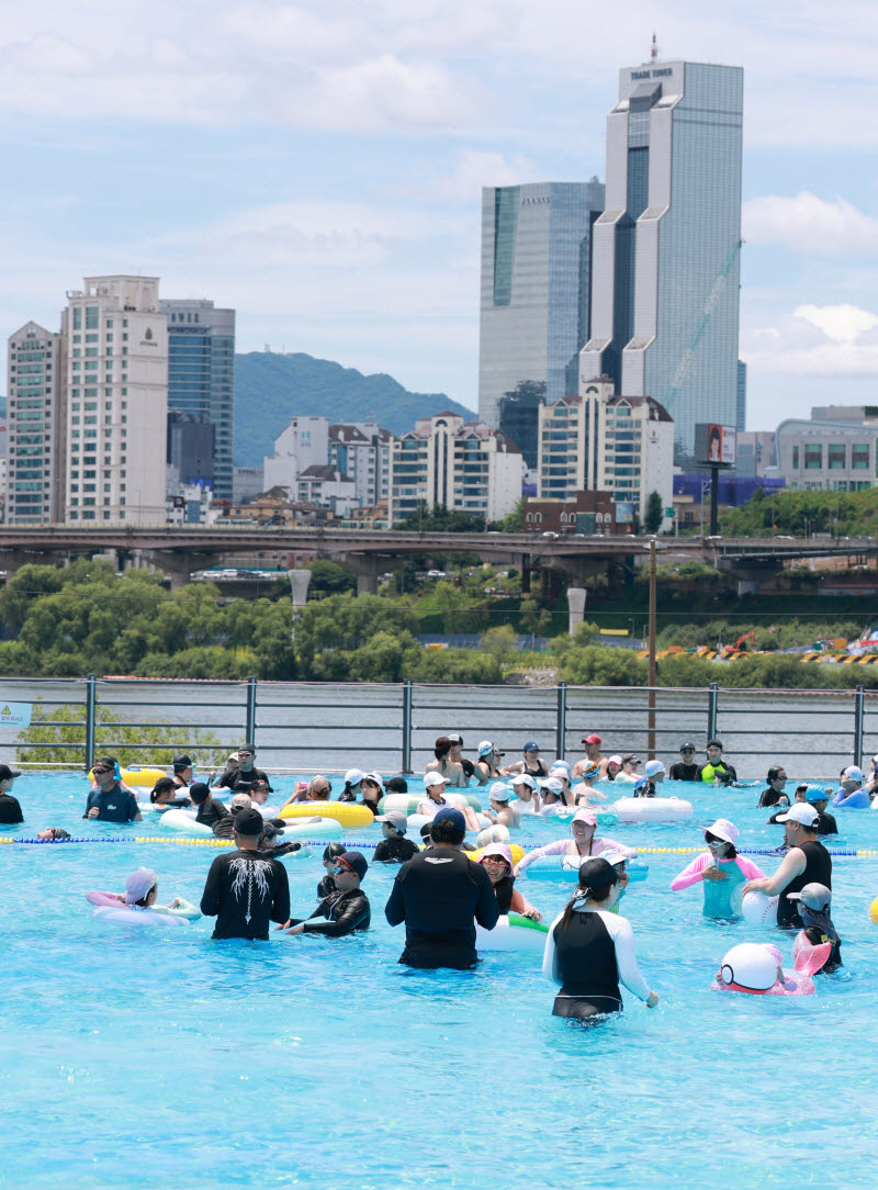 [포토]한강야외수영장으로 놀러오세요~