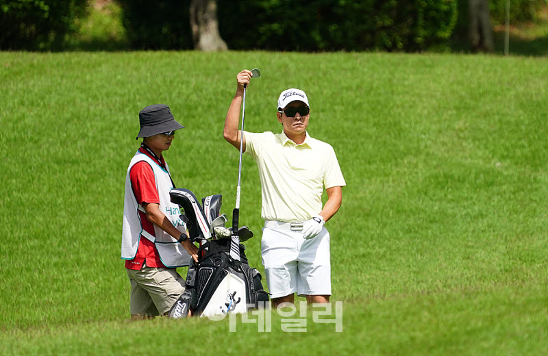 [포토] 김경태, 신중한 선택