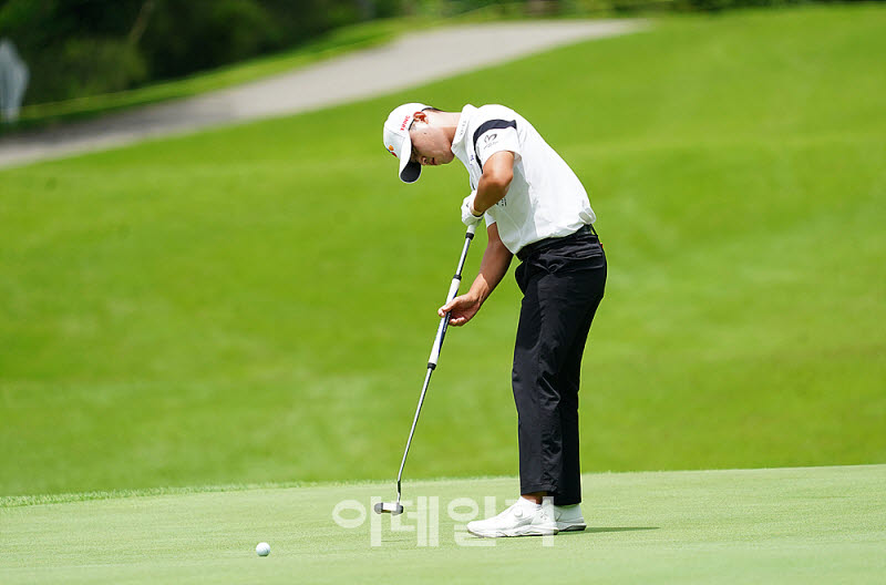 [포토] 배용준, 부드러운 터치로