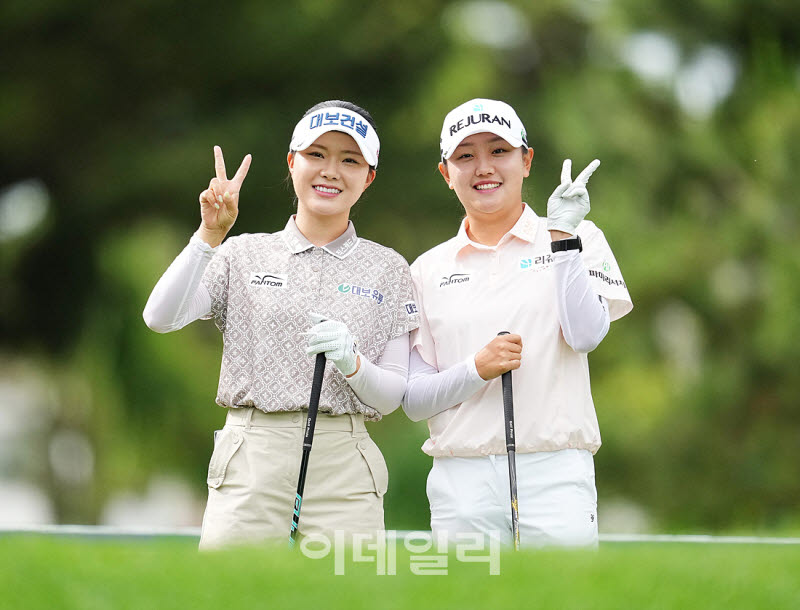 [포토]서어진-조혜림,콤비 브이 인사