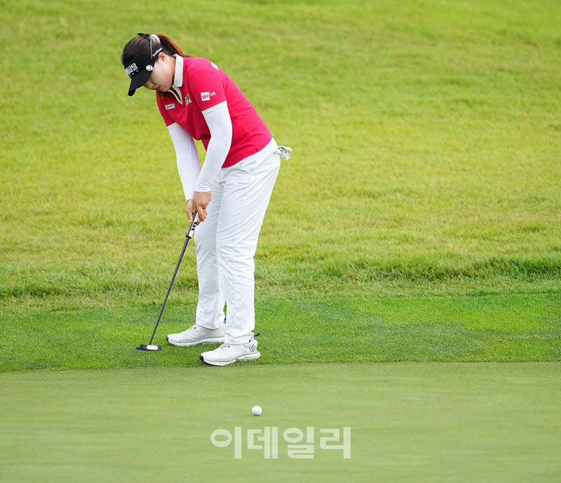 [포토]이슬기,첫 홀 버디 도전