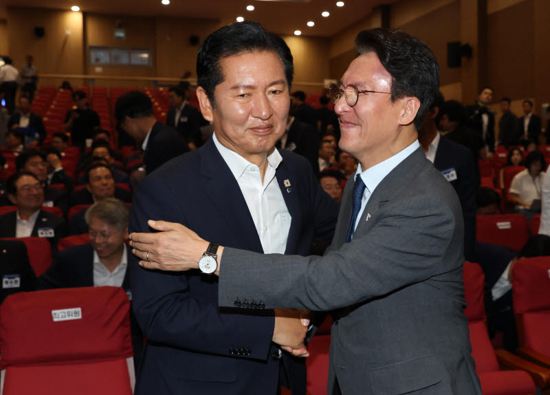[포토]악수하는 정청래-김민석