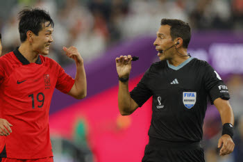 '다시 만났다' 남아공전 주심에 테요... 4년 전 포르투갈전 휘슬[북중미월드컵]