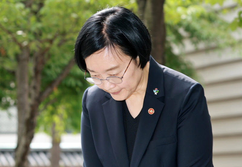 [포토]고개숙여 모두의 창업 개인정보 유출 사과하는 한성숙 국무총리 후보자