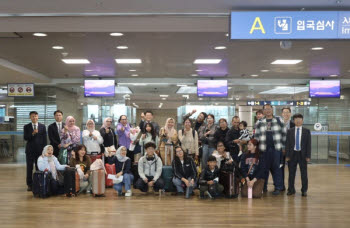 인도네시아 단체관광객 무사증 첫 입국…"한국 관광 활성화 기대"
