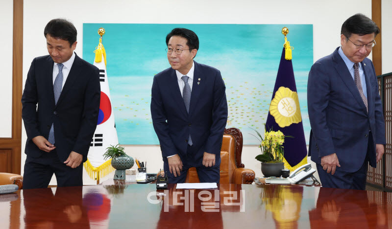 [포토]조정식, '24일 정오까지 상임위 명단 제출하라'