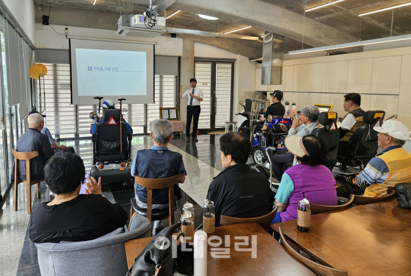 [포토] 금천구, 전동보장구 안전운전 교육장 운영