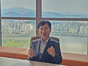 “바이오는 실패하며 크는 산업…개별종목 보단 분산투자해야”[인터뷰]