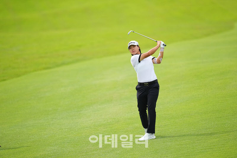 [포토]김지수,그린에 올라가라