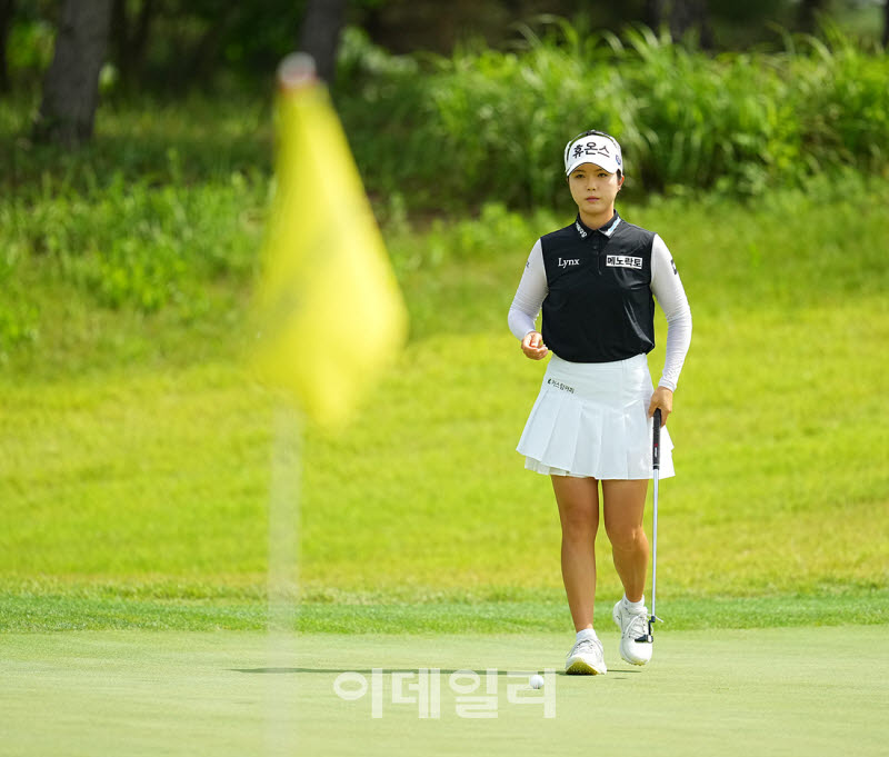 [포토]최예림,먼거리 버디 퍼트 준비한다