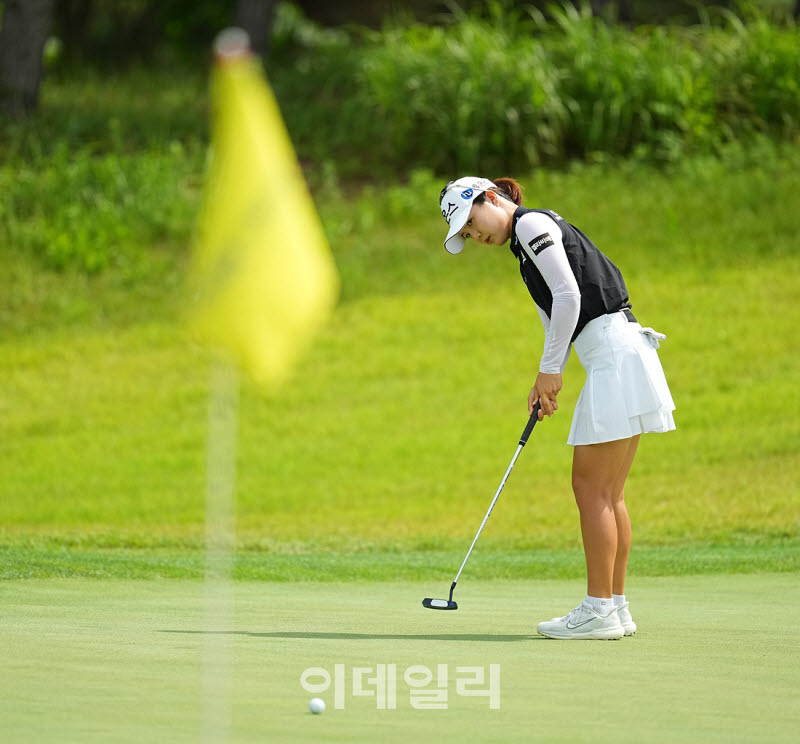 [포토]최예림,경사를 이용해 버디를 노린다