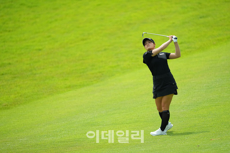 [포토]홍현지,버디위해 핀 옆에 붙어라