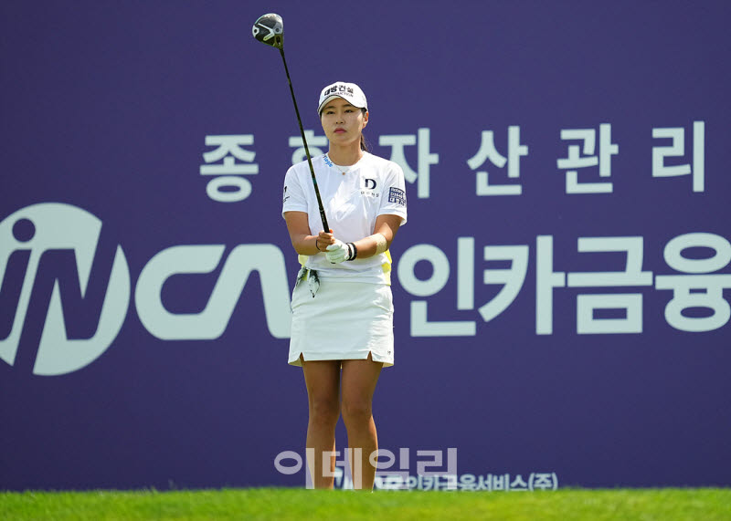 [포토]성유진,역전 우승 정조준