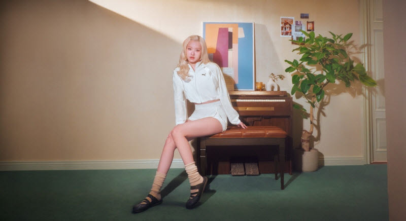 '블핑' 로제가 신은 신발 뭐지?…푸마, '스피드캣 뮬' 공개