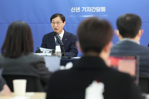 국민연금 이사장 “국민연금의 주택 투자, 복지 대행 아닌 대체투자 영역”