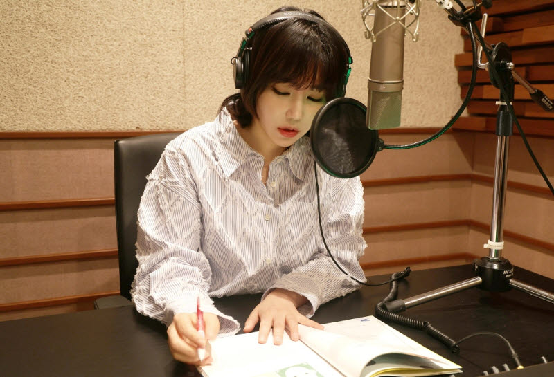 롯데홈쇼핑, 배우 이유리와 시각장애 아동 음성도서 제작