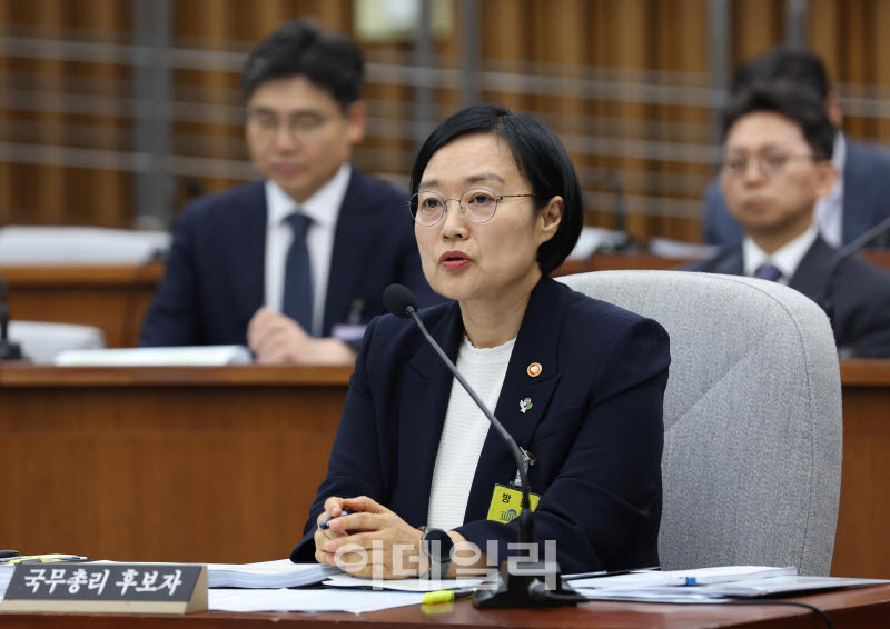 [포토]인사청문회, '답변하는 한성숙 국무총리 후보자'