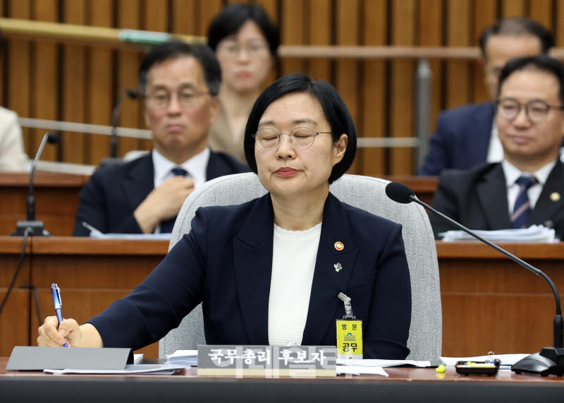 [포토]눈 감은 한성숙 국무총리 후보자