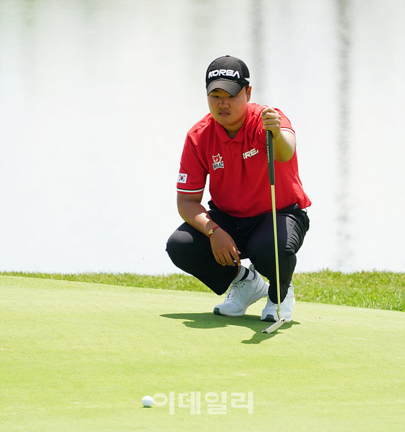 [포토] 유민혁, 신중히 살피는 그린 경사