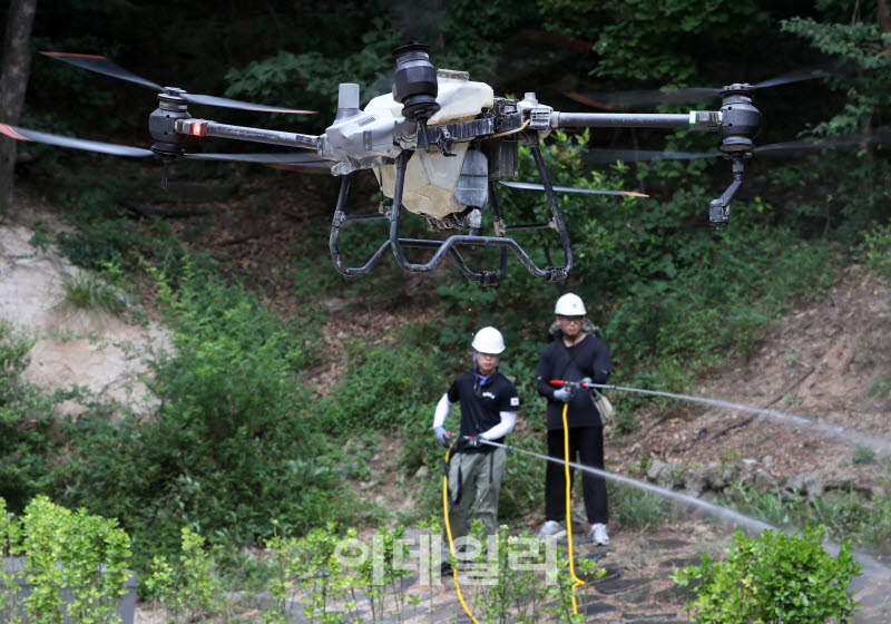 [포토] 러브버그 살수 드론 방제 시연