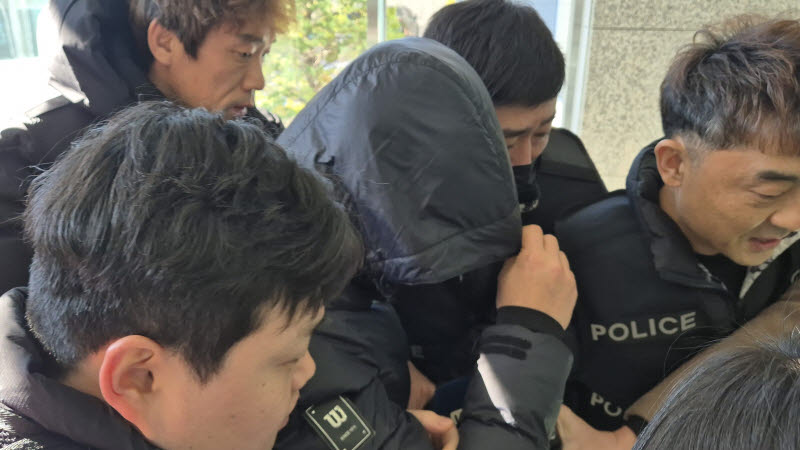 '계엄령 놀이'…미화원 폭행·갑질한 공무원, 2심서 선처 호소