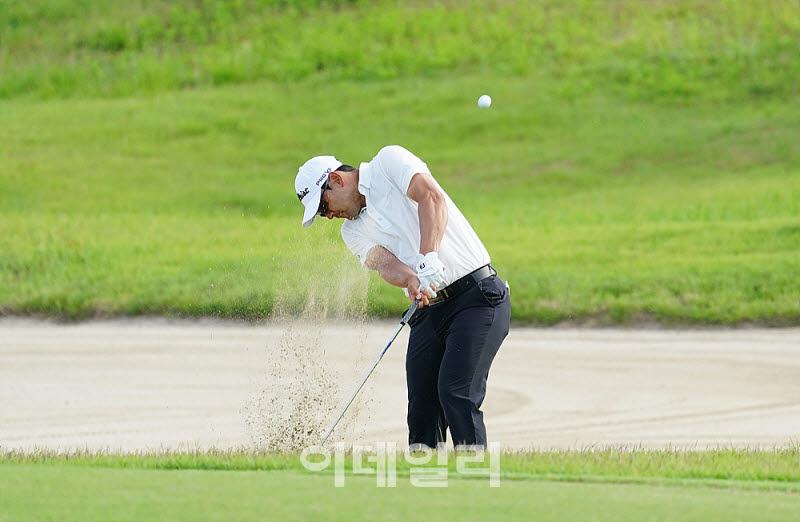 [포토] 이준석, 벙커 턱에서 빠져 나온다
