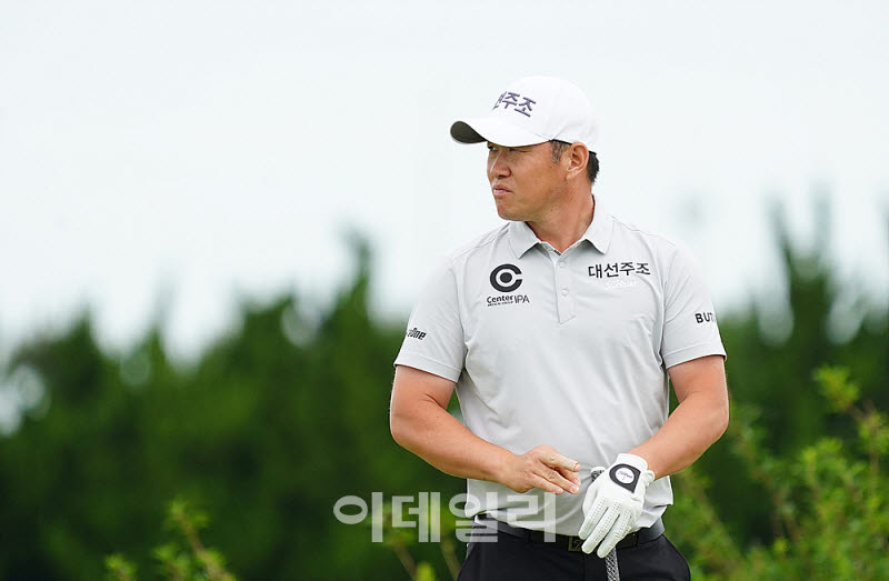 [포토] 강경남, 신중히 준비하는 티샷