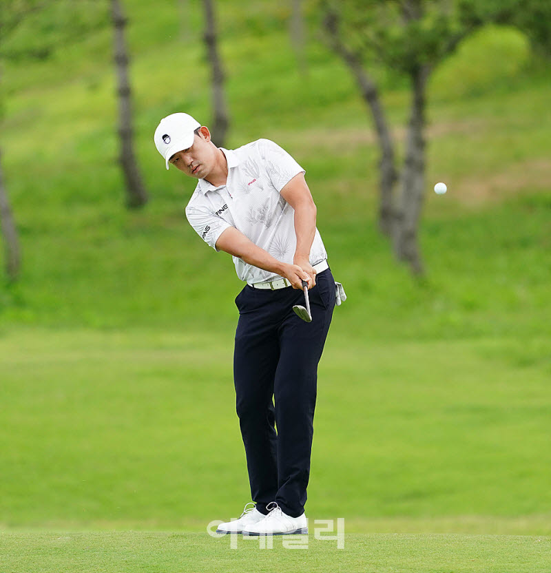 [포토] 김비오, 날카로운 칩핑