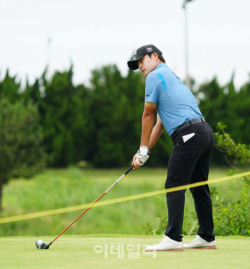 [포토] 김민규, 매서운 눈으로 바라본다