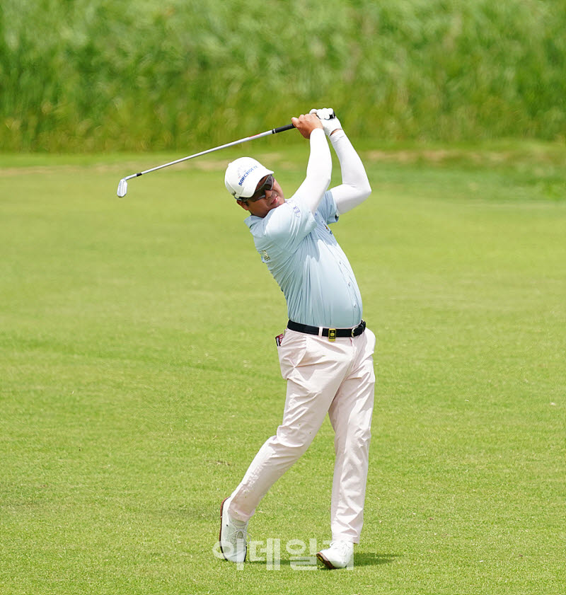 [포토] 이동환, 노련하게 날린 아이언샷
