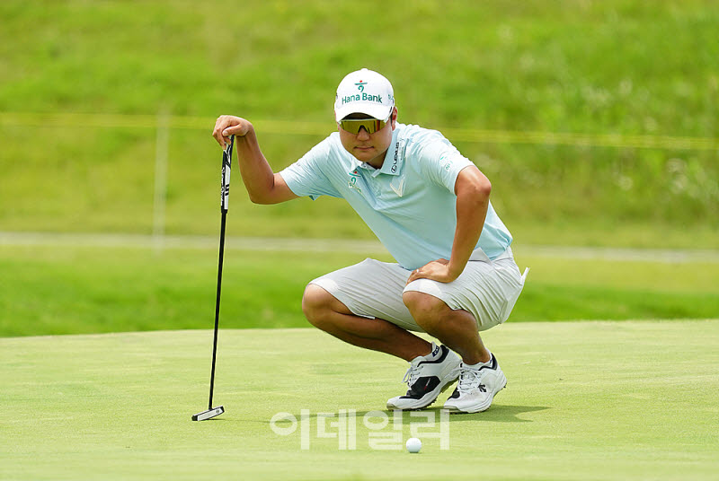 [포토] 함정우, 신중히 읽는 버디라인