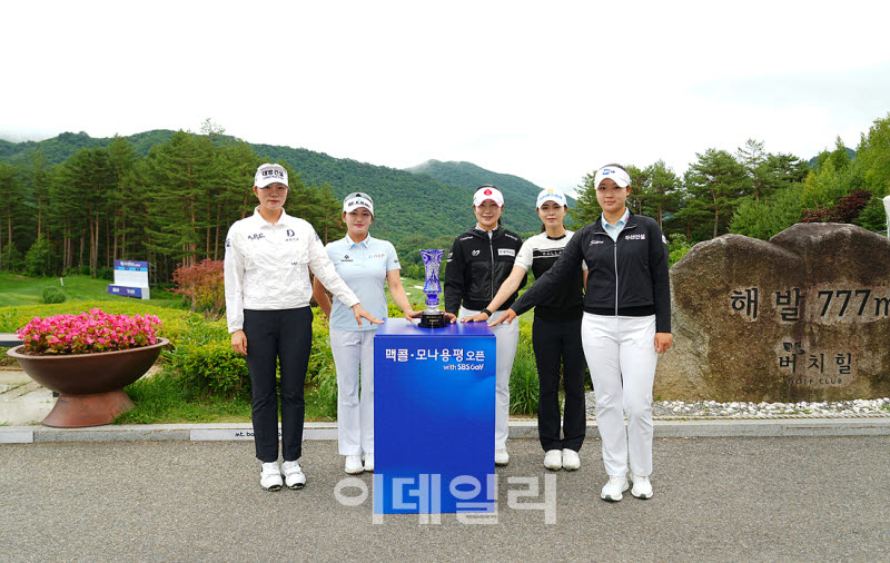 [포토] '맥콜 모나 용평 오픈 with SBS Golf'우승 트로피의 주인공은?