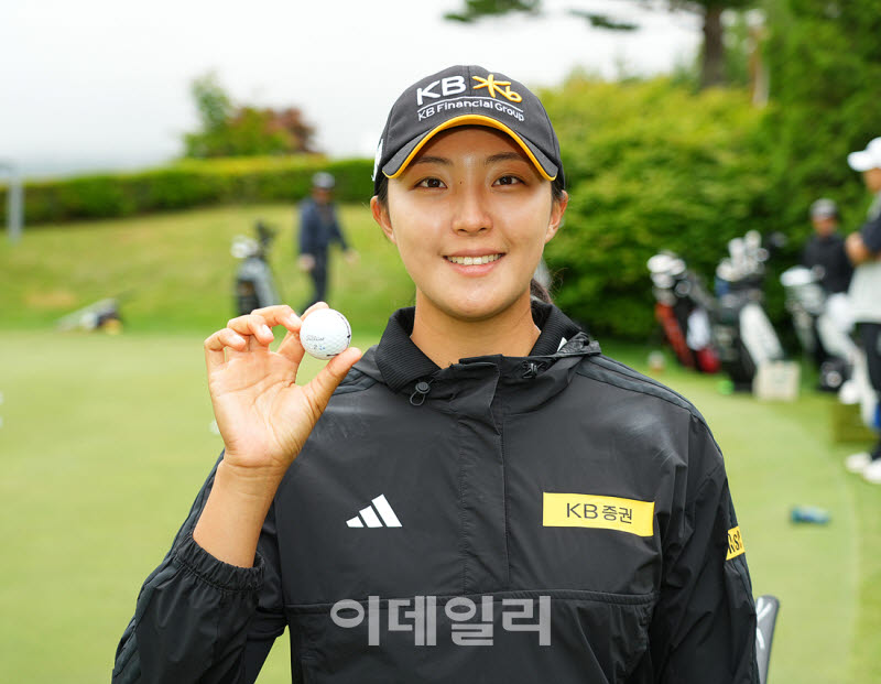 [포토]박예지,우승 볼 만들어 볼게요