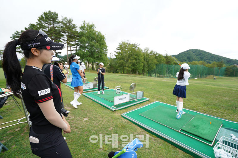 [포토]이예원,스윙 체크해줄게