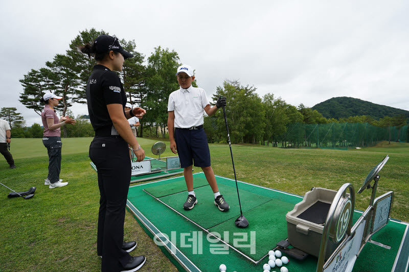 [포토]고지우,무엇이 궁금할까