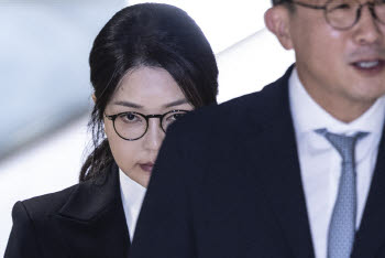 '매관매직' 김건희 오늘 1심 선고…특검 징역 7년 6개월 구형