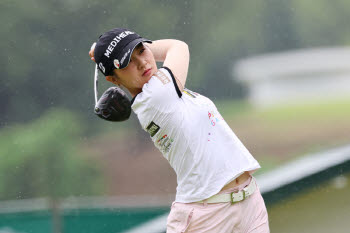 일본도 반했다…박현경, JLPGA 투어 사로잡은 'K-인싸력'