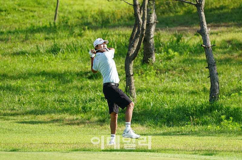 [포토] 김성현, 나무를 넘겨야 한다