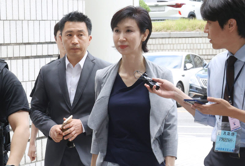 [포토]노소영 나비 관장, 재산분할 2차 변론기일 출석