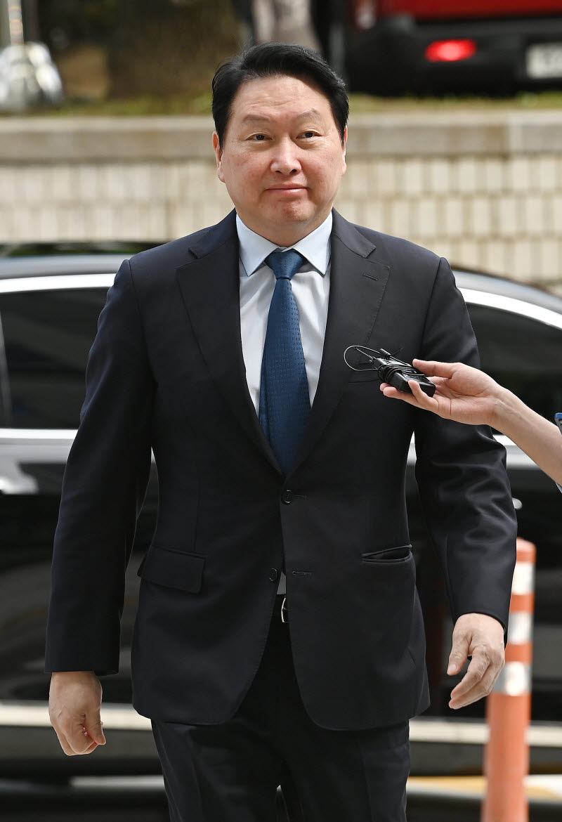 [포토]최태원 회장, 재산분할 2차 변론기일 출석