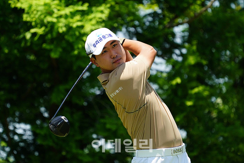 [포토] 조우영, 호쾌한 스윙으로 날린 티샷