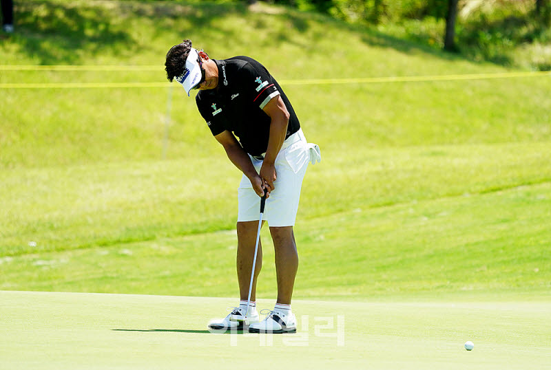 [포토] 박상현, 부드러운 터치로