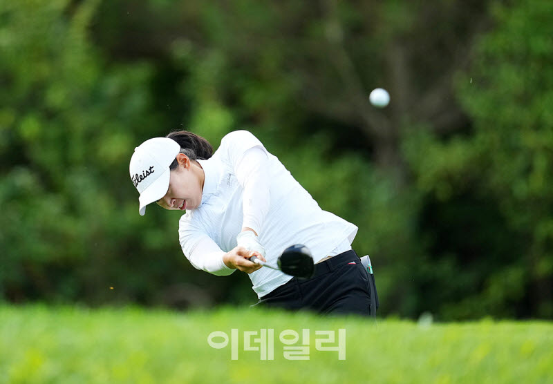 [포토]이시은,중앙으로 가는 첫 타구