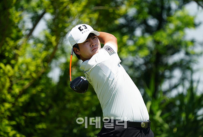 [포토] 김민규, 강한 타구를 날린다