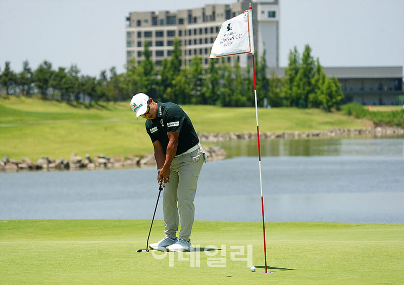 [포토] 김홍택, 신중한 터치로