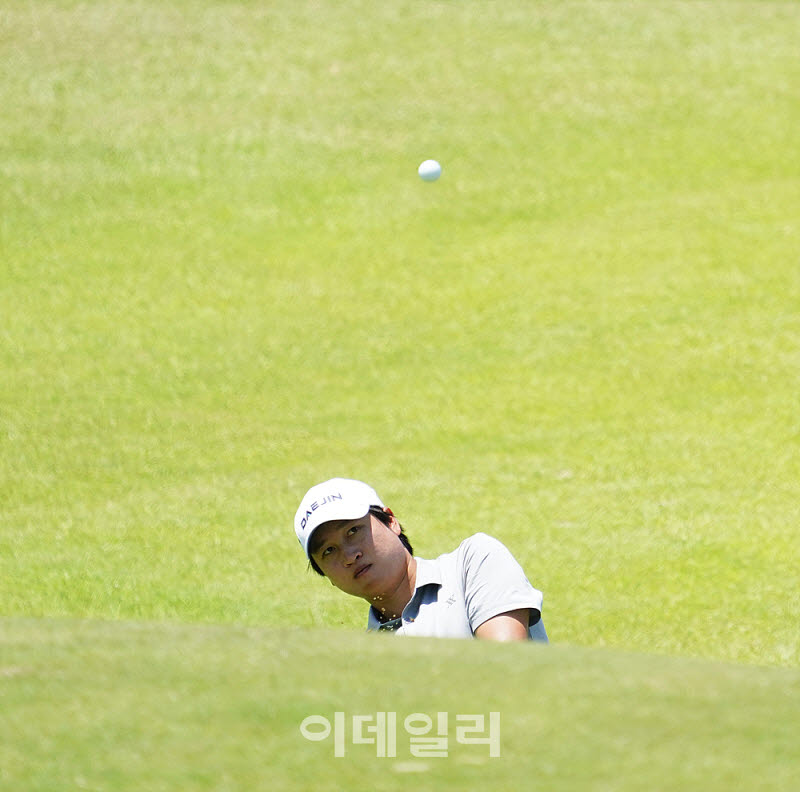 [포토] 왕정훈의 어프로치