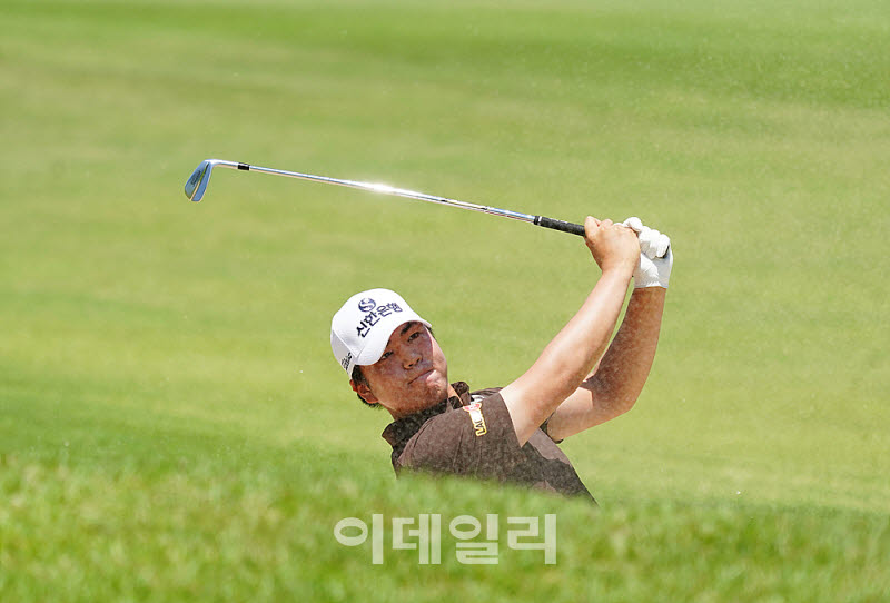 [포토] 장유빈, 빛나는 샷으로 벙커 탈출