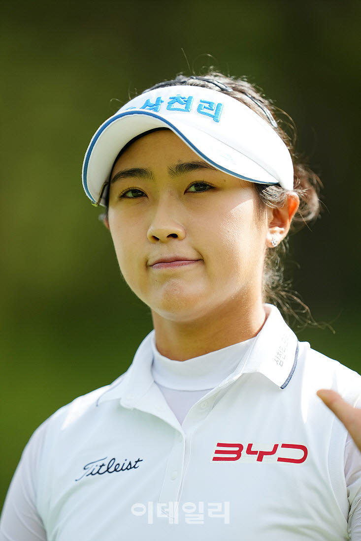 [포토]김민주,손인사 했는데 손이 안보이네