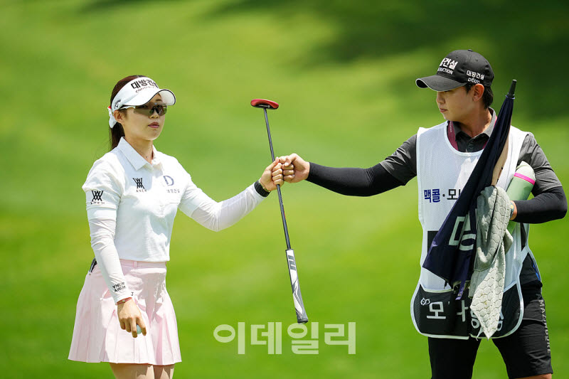 [포토]임진영,첫 홀 버디 성공 파이팅
