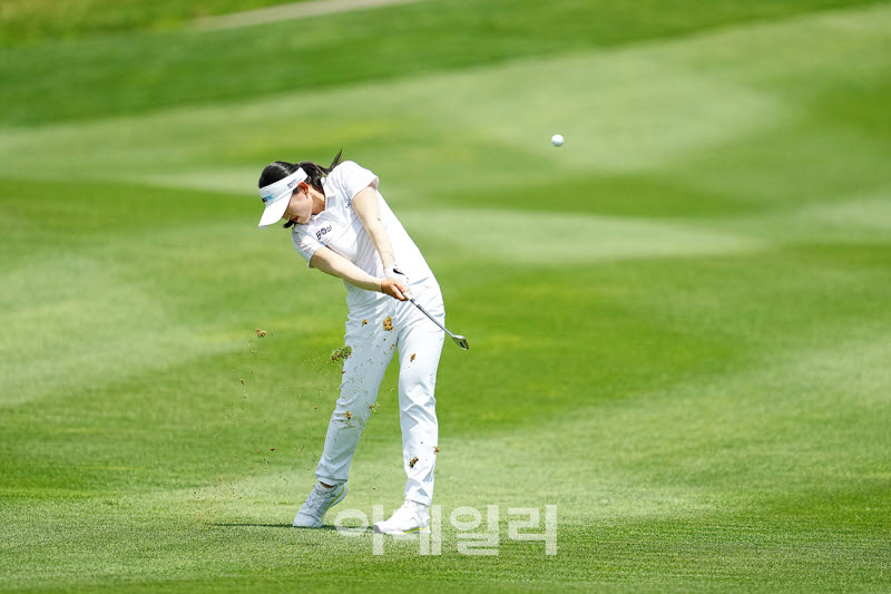 [포토]유다겸,힘차게 띄운 어프로치